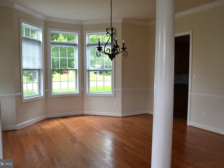 806 Wren Ln — Photo 4