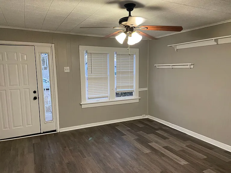 704 Williams Ave — Photo 16
