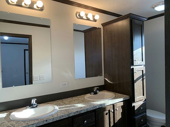3rd image of 901 Lake Elmo Ave N #7YPZY0