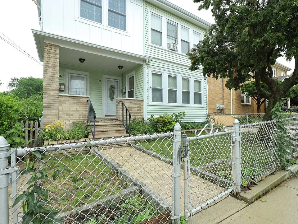 98 Woodside Ave