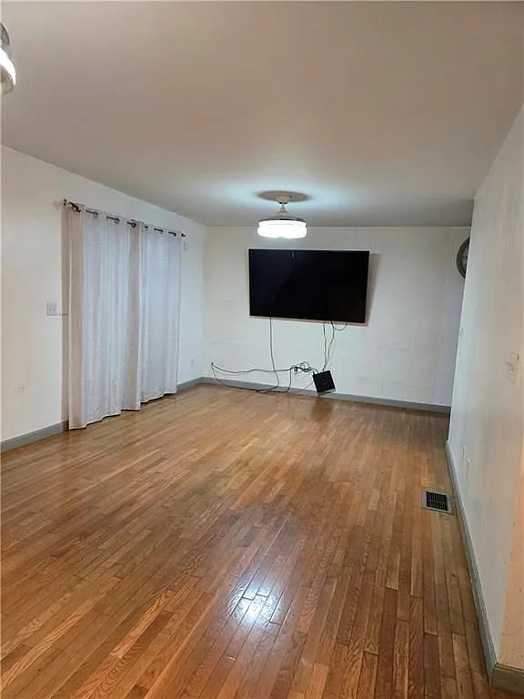 4 bed, 2.0 bath, 1656 sqft, $3,250 — Photo 4