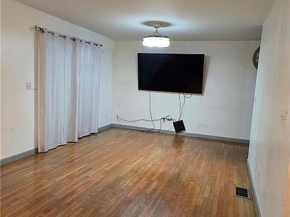 4th image of 7 Dosco Dr