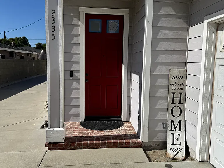 2335 E Poppy St — Photo 1