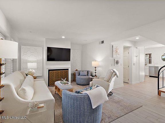 5th image of 76 Breakers Ln
