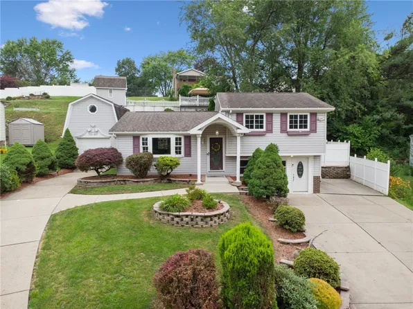 1766 Ivanhoe Dr, North Huntingdon, PA 15642