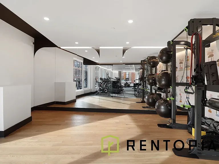 228 Berry St #704D — Photo 11