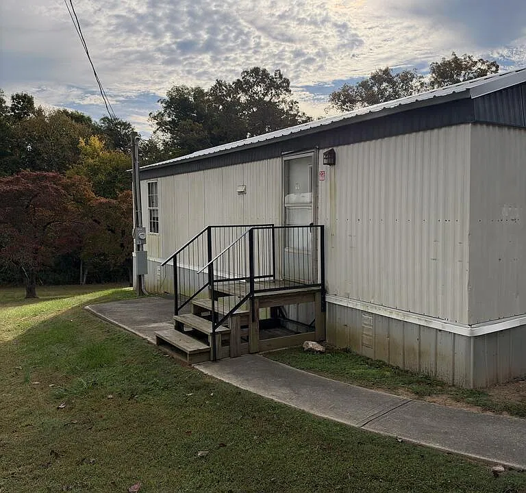 98C Evergreen Rd