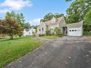 925 Matianuck Ave, Windsor, CT 06095