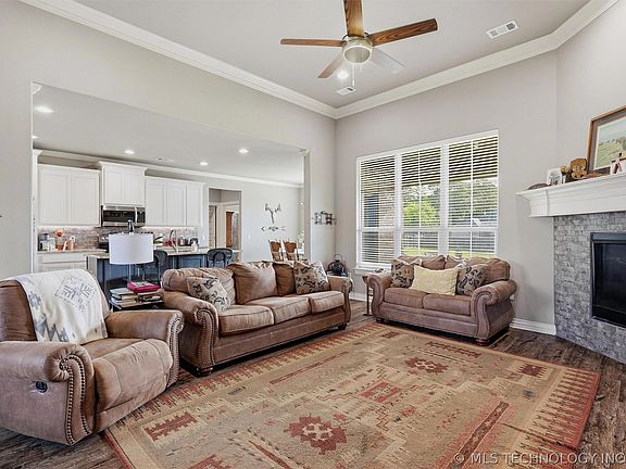 4th image of 104 Edgewood Cir