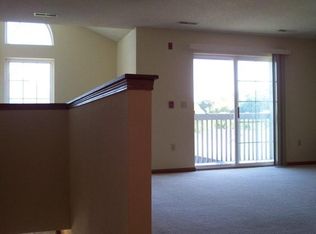 912 Fox Creek Dr APT 3, Watertown, WI 53098