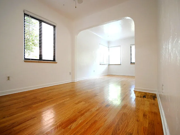 1204 Gold Ave SW — Photo 3