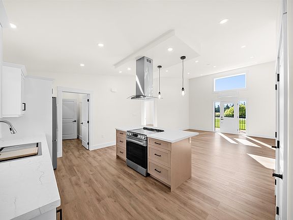 5th image of 154 Dalton Ave