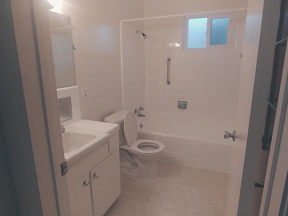 5th image of 1321 Garden St APT G