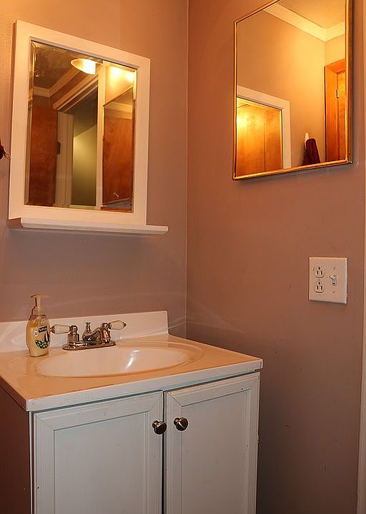 1/2 bath upstairs 