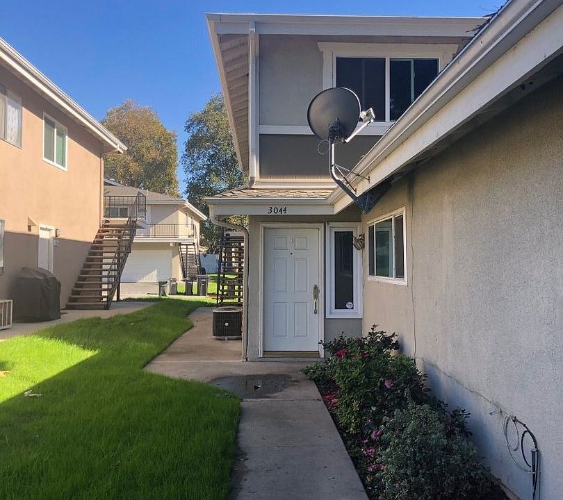 1st image of 3044 Winfield Ave