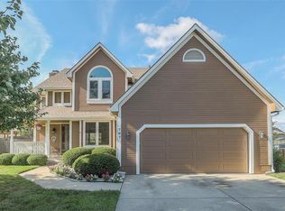 707 Lakeshore Pl, Raymore, MO 64083