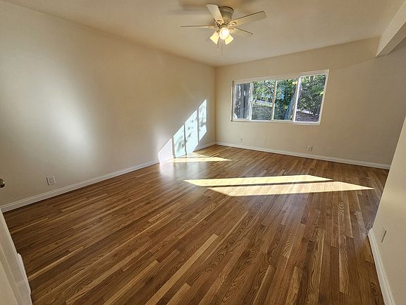 3rd image of 3920 Kentucky Dr APT 4