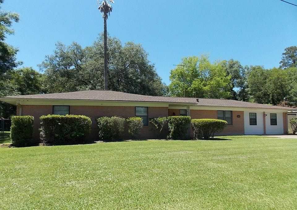 1st image of 3704 Travis Dr