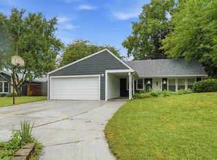 165 Arrowhead Ln, Bolingbrook, IL 60440