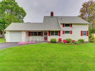 2 Shady Ln, Hicksville, NY 11801