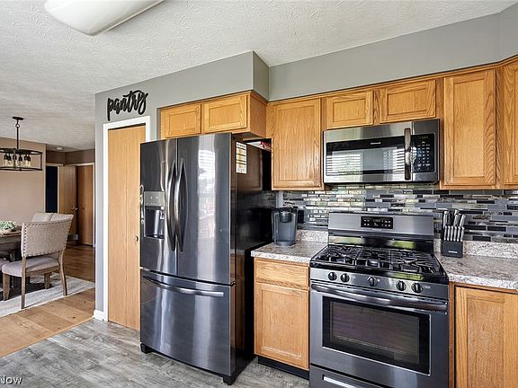 4th image of 213 Potters Cir