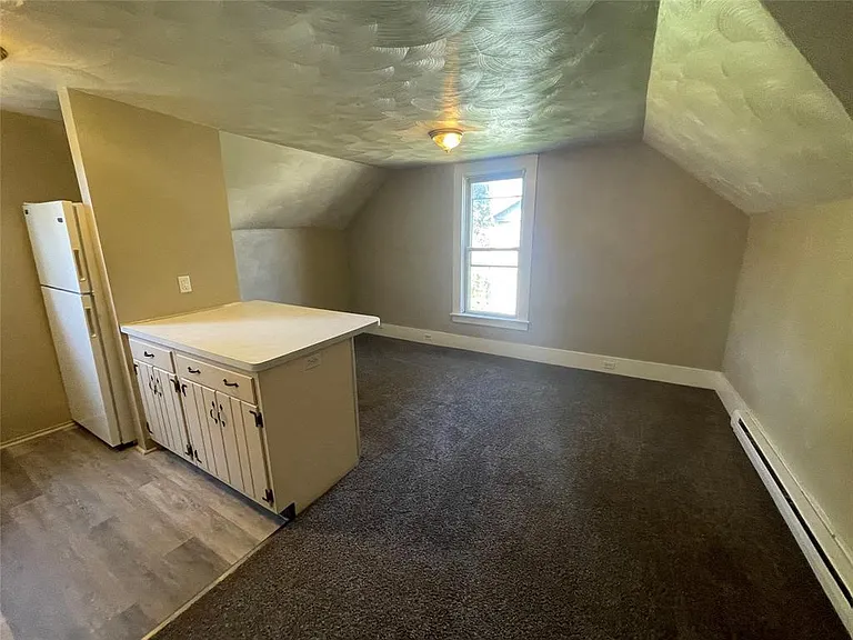 2672 Myrtle St — Photo 3