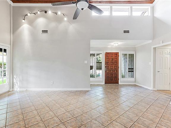 5th image of 810 Lincoln Dr