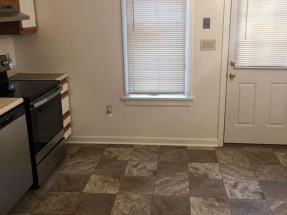 Eat in kitchen-new stove, dishwasher &fridge 1/23