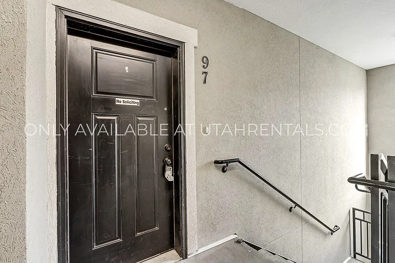 3 bed, 2.0 bath, 1250 sqft, $1,800 — Photo 3