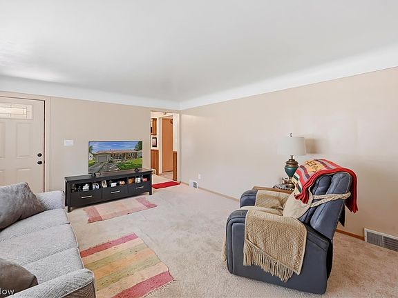 5th image of 3815 Loma Vista Dr