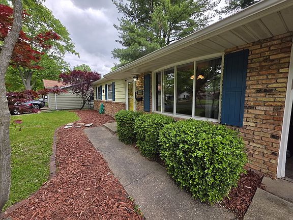 2nd image of 2111 Lantern Hill Dr