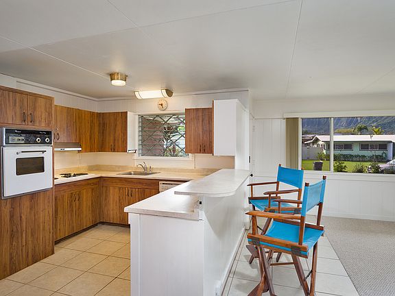2nd image of 557 Ululani St