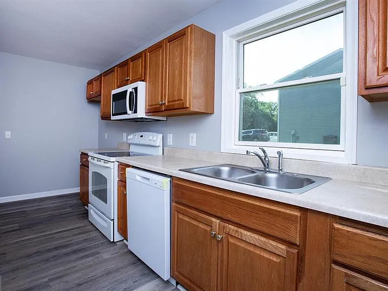 1041 Oberlin Rd — Photo 27