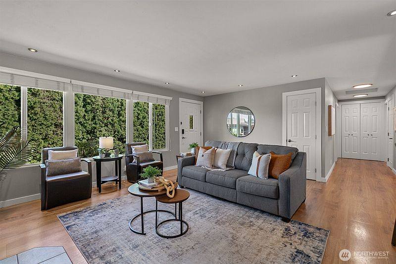 2nd image of 10527 Beardslee Boulevard