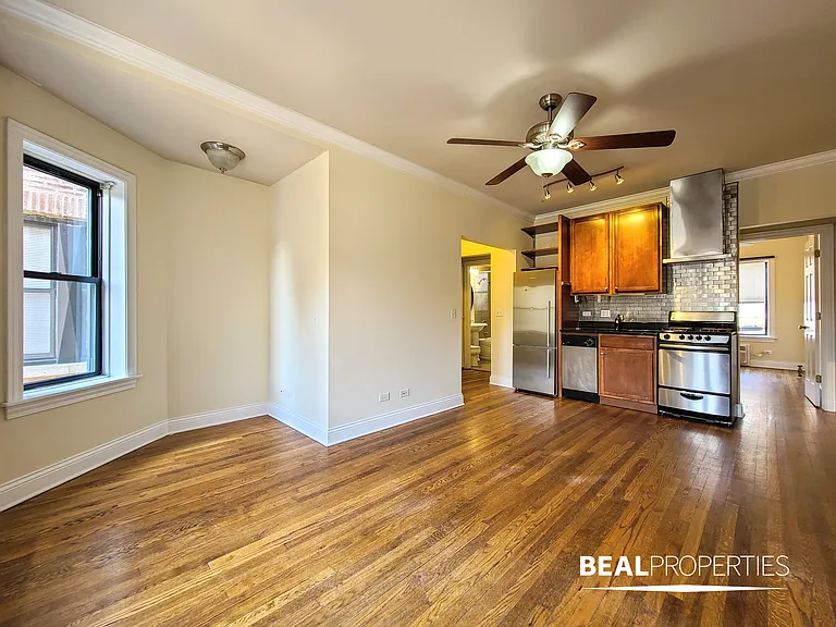 740-50 West Addison Street — Photo 13