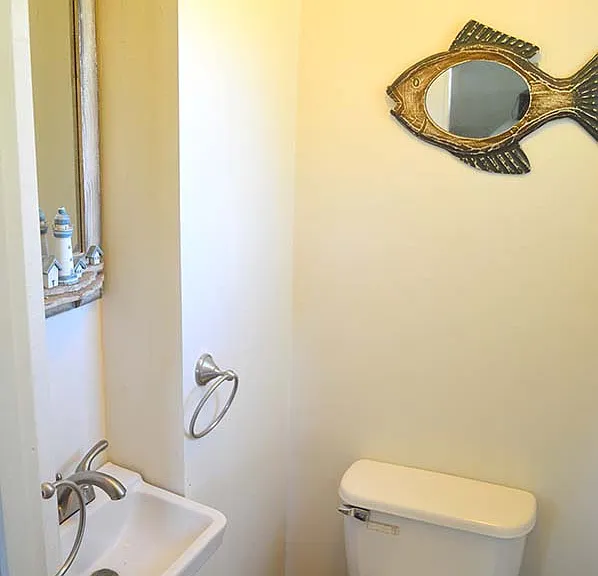 64 Hemlock Ave — Photo 17