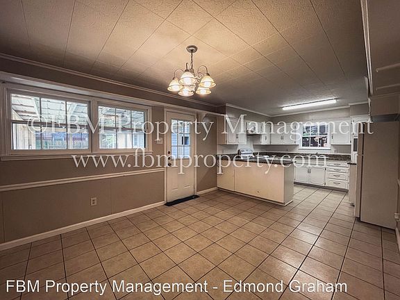 4th image of 601 Lexington Dr