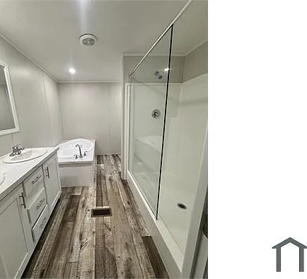 3 bed, $2,100 — Photo 4