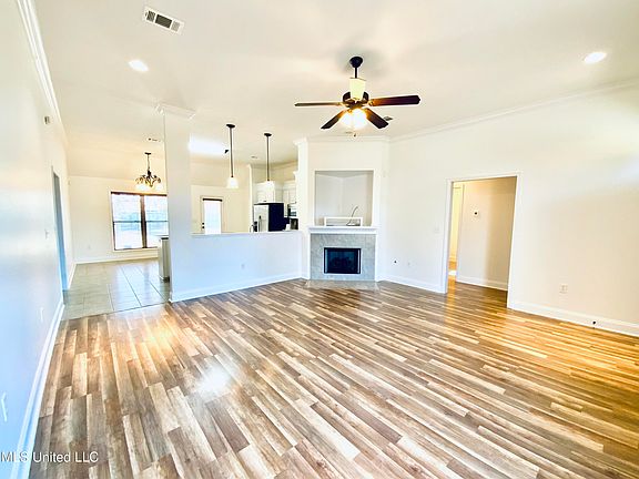 2nd image of 514 Glensview Dr