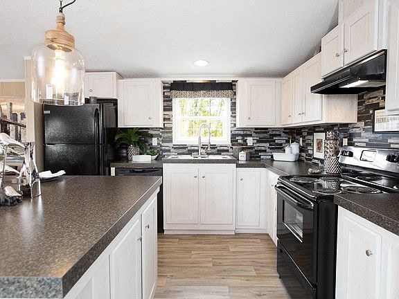 5th image of 7 Clay Cir