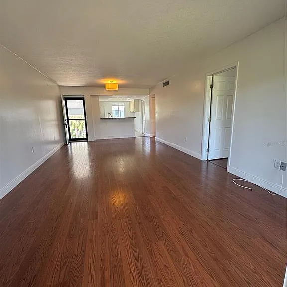 152 Cypress Ln — Photo 3