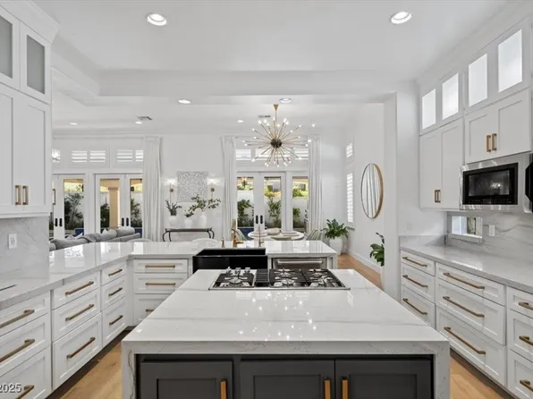 813 Sir James Bridge Way, Las Vegas, NV 89145