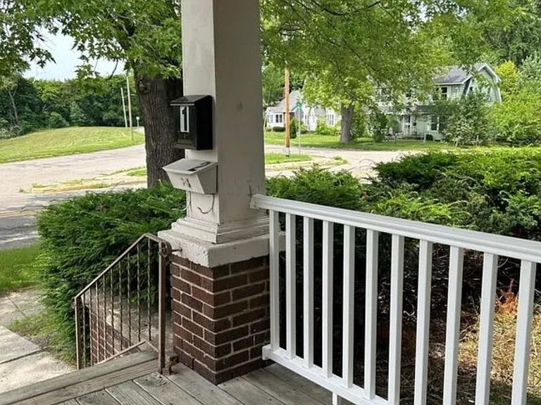 1605 Kearsley Park Blvd — Photo 4