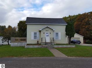 927 Harris Ave, Tawas City, MI 48763