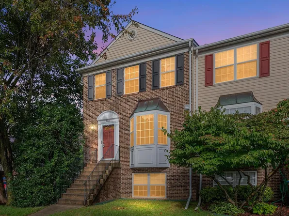 2402 Wentworth Dr, Crofton, MD 21114