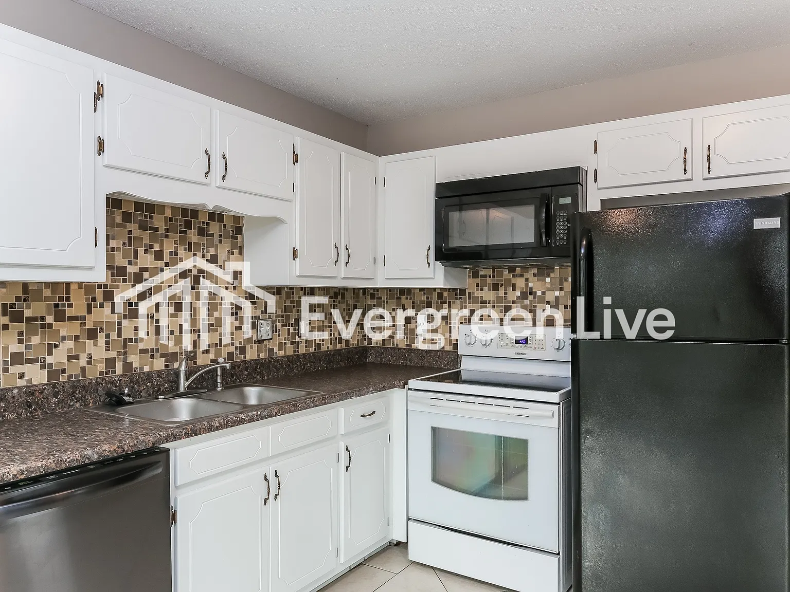 3 bed, 2.0 bath, 1260 sqft, $1,545 — Photo 3