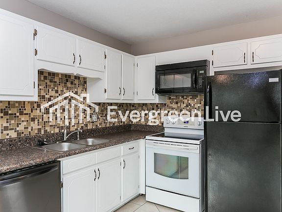 3rd image of 21 Fairhope Ln