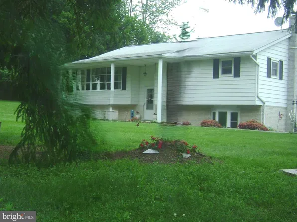 2715 Reservoir Rd, Spring Grove, PA 17362