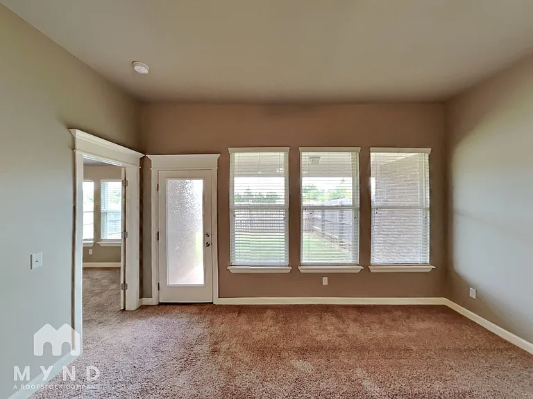 1109 Merlin Dr — Photo 4