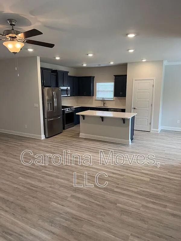 4 bed, 2.0 bath, 1966 sqft, $1,995 — Photo 3
